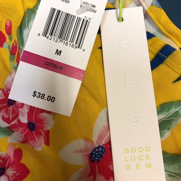 NWT summer top. Size M - Picture 3 of 3